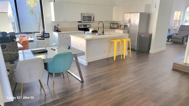 Foto del edificio - 3721 SW 49th St