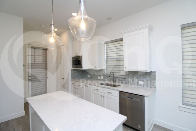 Foto del edificio - 892 Deer Run Rd