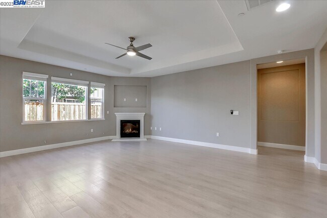 Building Photo - 1610 Chestnut Ct