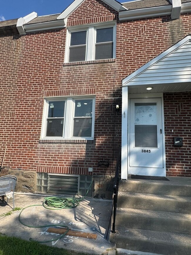 Building Photo - 3845 Anne St