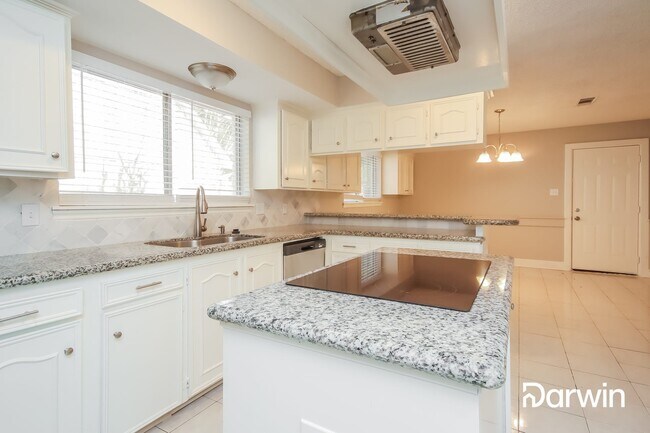 Building Photo - 12614 Rocky Hill Drive, Houston, TX 77066