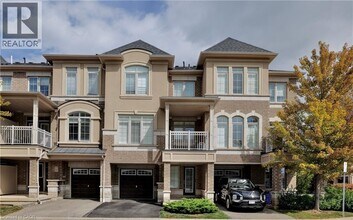 Building Photo - 2435 Greenwich Dr
