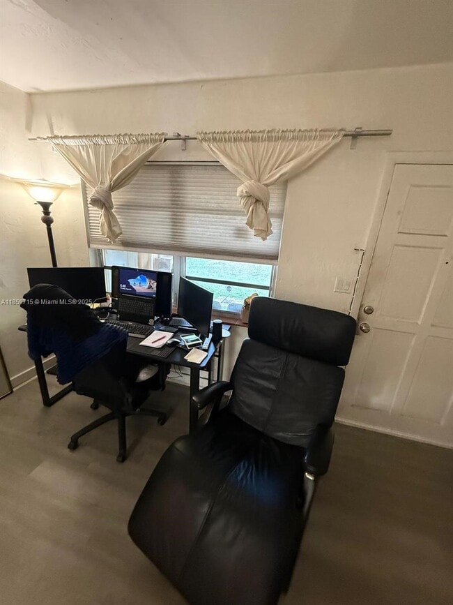Foto del edificio - 3 bedroom in Miami Spring FL 33166