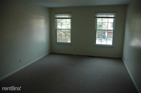 Building Photo - 113 Chaucer Rd