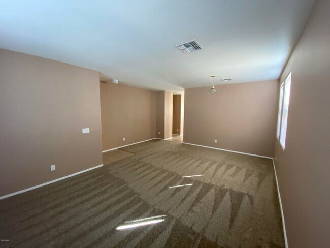 Building Photo - 4 bedroom home in Maricopa!