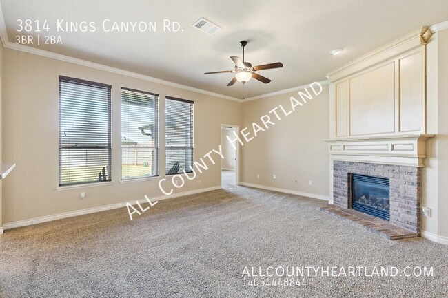 Building Photo - 3814 Kings Canyon Rd