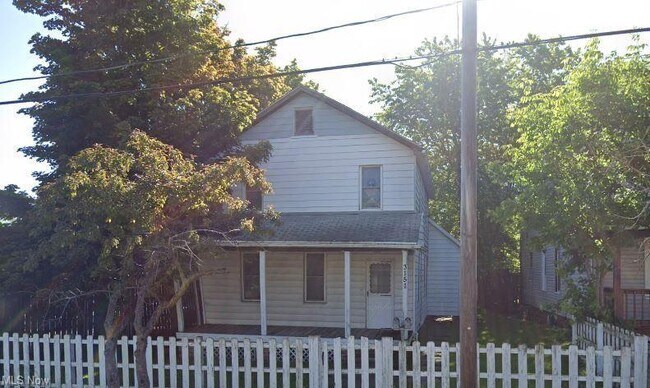 Building Photo - 3151 W 41st St