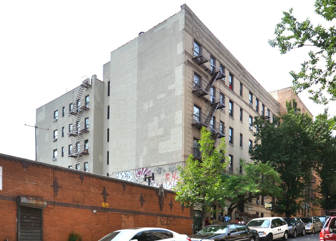 Building Photo - 3058 Godwin Ter