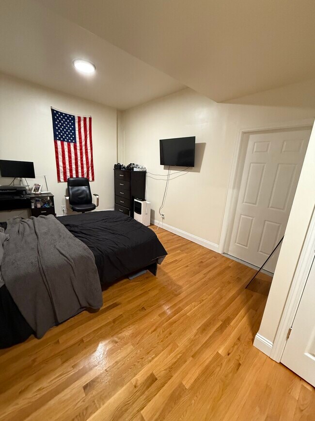 Foto del edificio - 523 E 3rd St