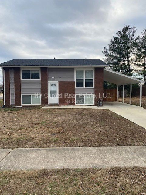 Photo - 217 Camelford Dr