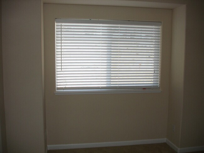 Foto del edificio - Beautiful Two Master Bedroom Townhome Near...