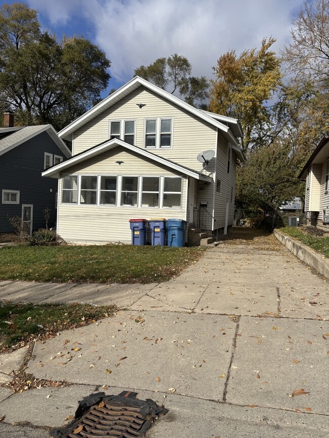 Building Photo - 231 Dickinson St SW