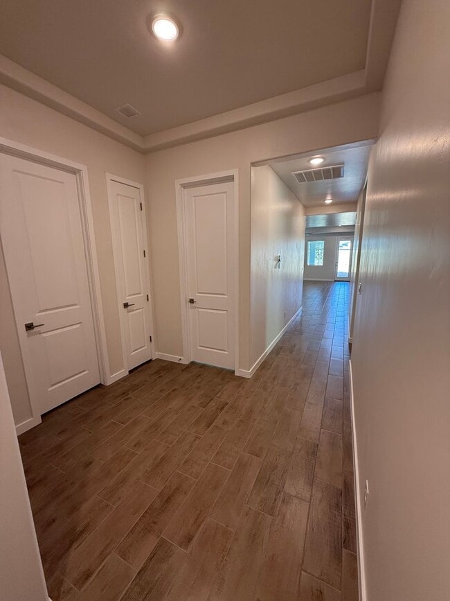 Foto del edificio - 5008 Sand Strm Rd