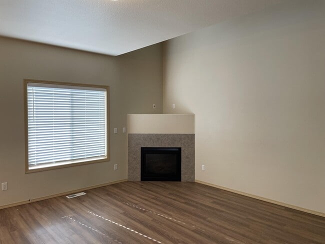 Building Photo - 2212 NE 163rd Pl