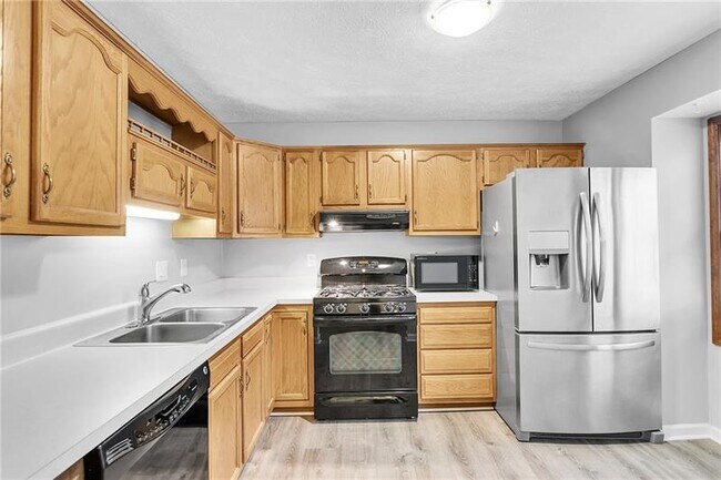 Building Photo - 3027 Estate Dr