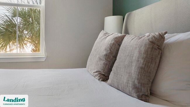 Building Photo - 215 Hunters Lk Wy