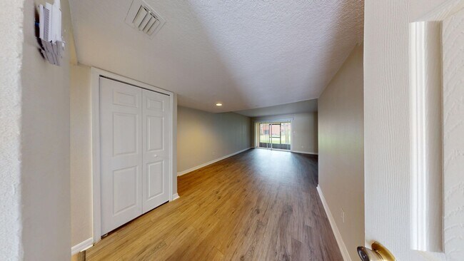 Foto del edificio - 2Bed/1.5Bath TOWNHOUSE IN WINTER PARK!!   ...