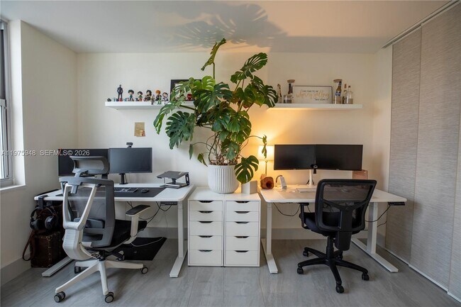 Foto del edificio - 2750 NE 183rd St