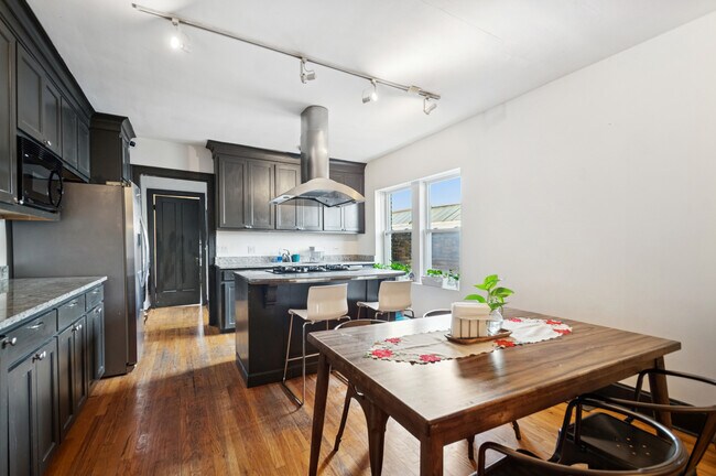 Foto del edificio - 6238 N Broadway