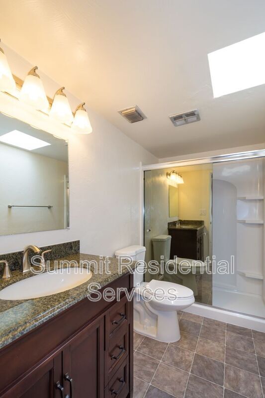 Foto del edificio - 4557 E Bellevue St