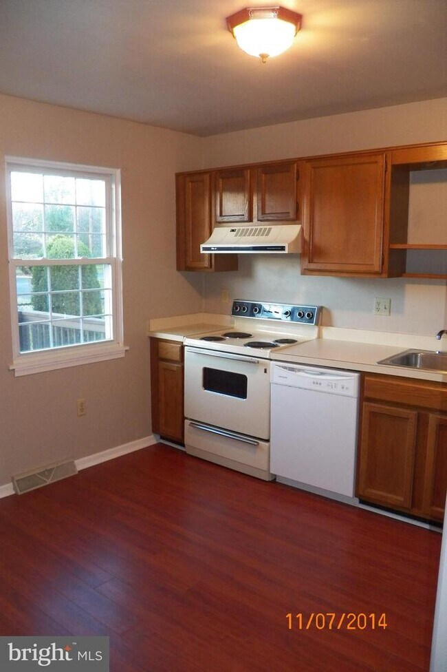 Foto del edificio - 909 Old Silver Springs Rd