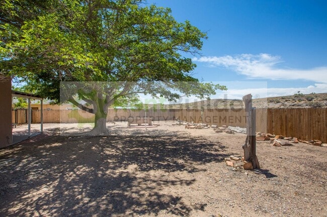 Building Photo - 10101 La Paz Dr