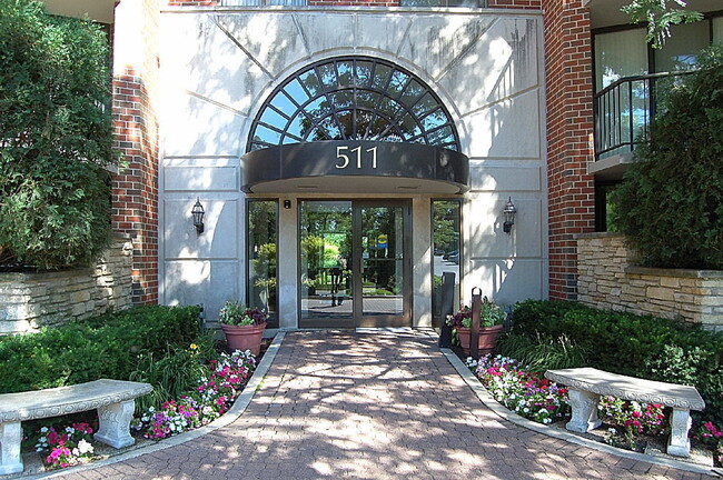 Building Photo - 511 Aurora Ave