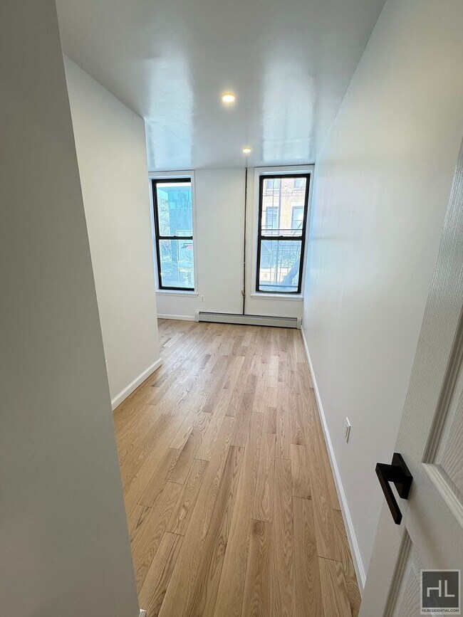 Foto del edificio - ---==NEW RENOVATION -- 3 Bed 1.5 BATH -- W...