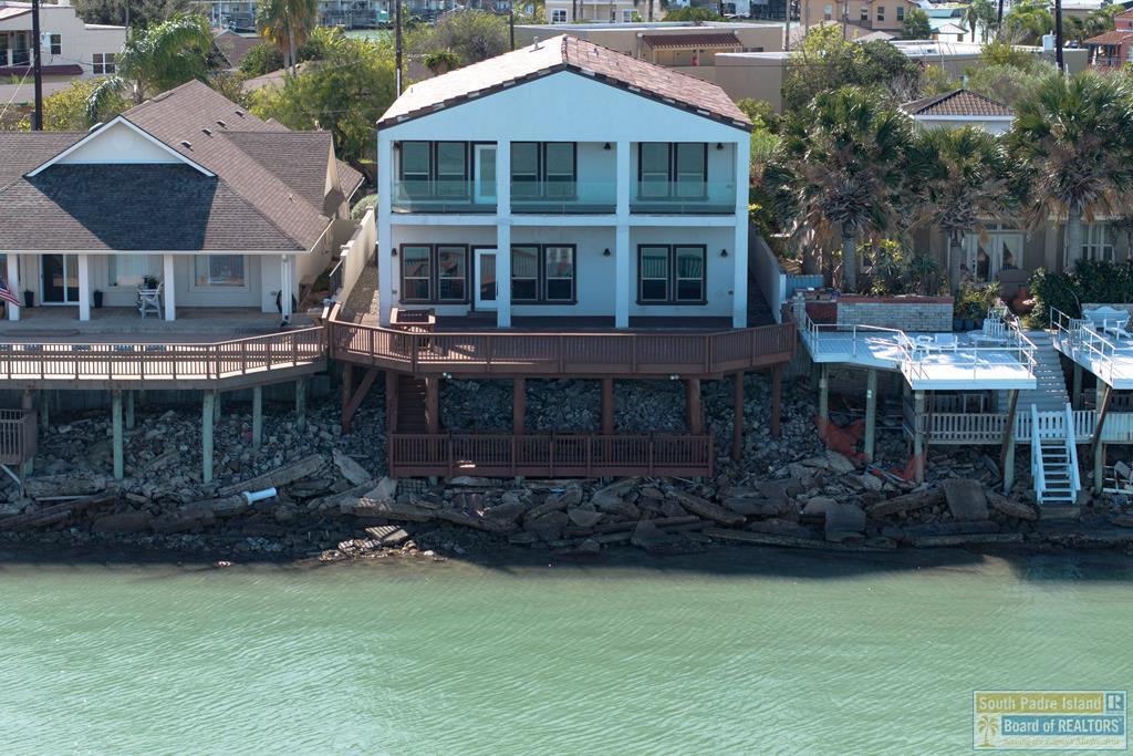 Primary Photo - 618 N Shore Dr