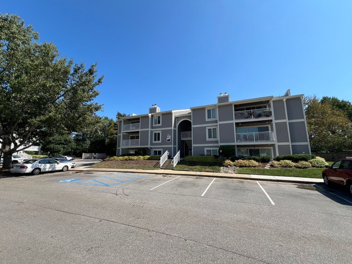 Primary Photo - 2 Bedroom 2 Bath Condo on 2nd Floor
