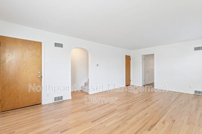 Building Photo - 1713 18th Ave