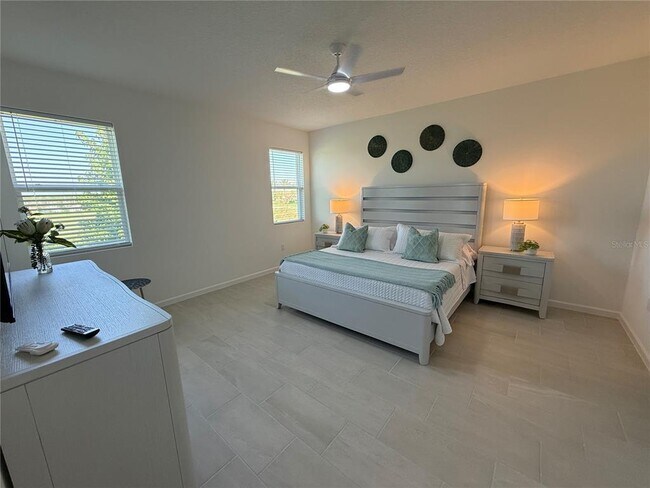Foto del edificio - 1165 Lakeshore Breeze Pl
