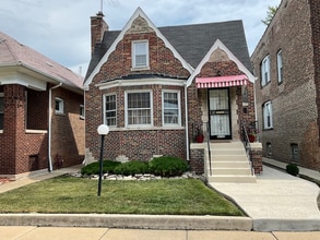 Building Photo - 8119 S Loomis Blvd