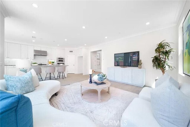 Foto del edificio - 216 Midvale Ln