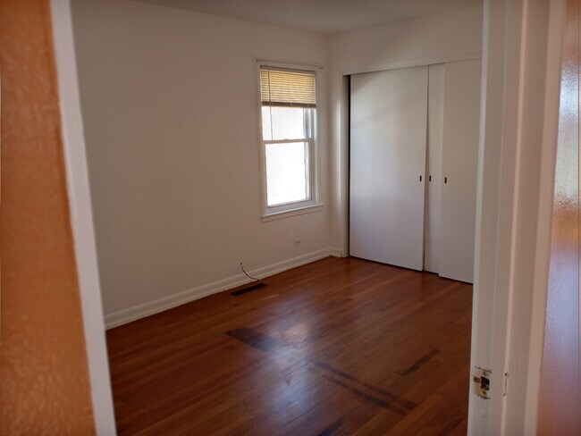 Foto del edificio - 6110 N Oakley Ave