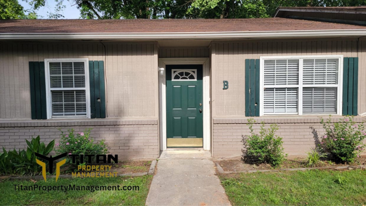 Primary Photo - 2 bed/2 bath Apartment