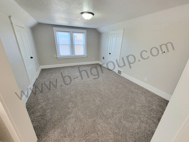 Foto del edificio - 6411 32nd Ave