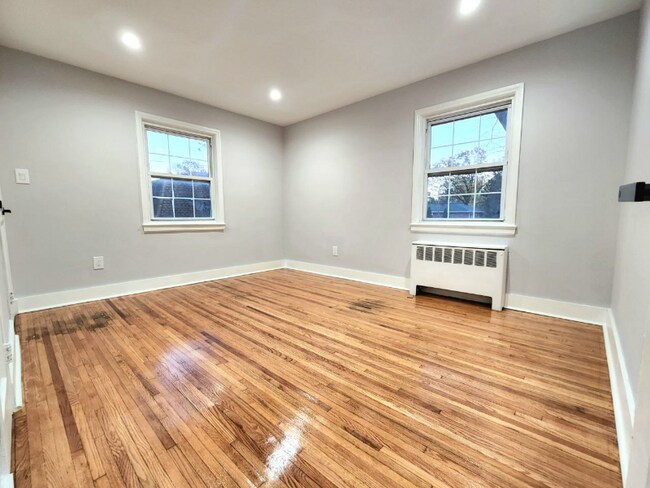 Building Photo - 16 Beaumont Pl