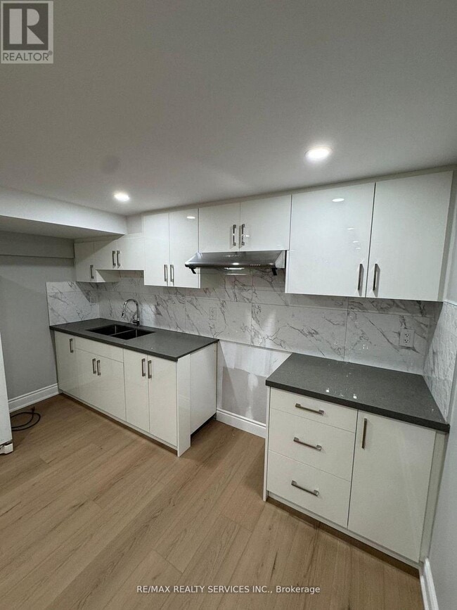 Building Photo - 41 MacLaren Ave