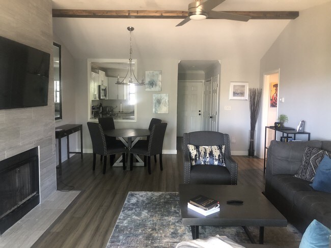 Foto del edificio - 7608 Woods Ln