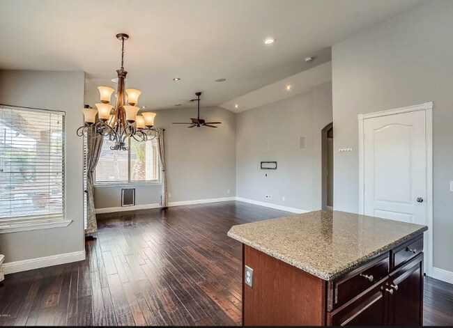 Building Photo - 2731 E Alameda Rd