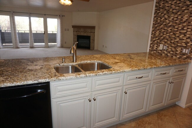 Building Photo - Lovely Mountain Condo!!