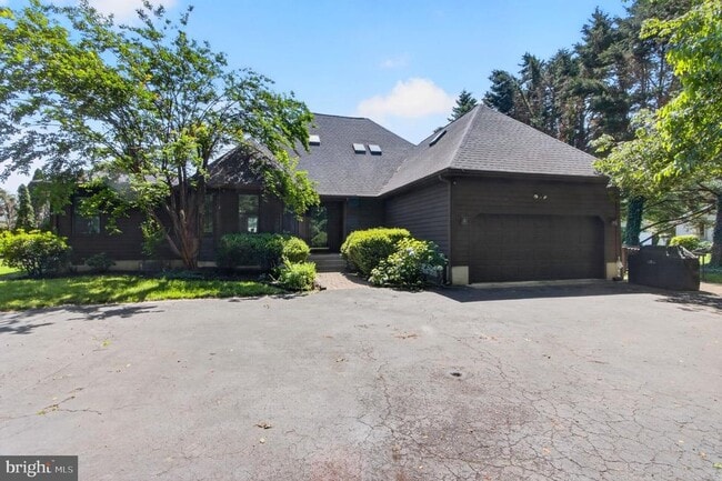 Building Photo - 3 Tall Oaks Ct