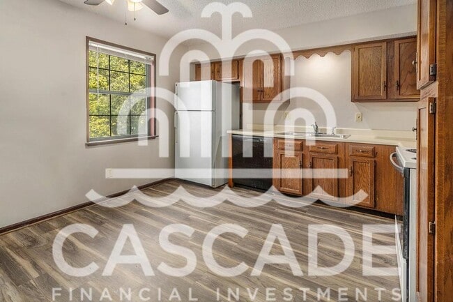 Building Photo - 318 NE Timbercreek Ct