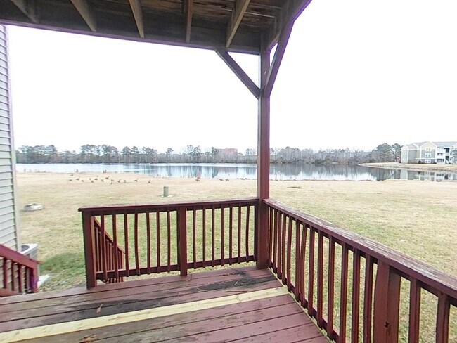 Foto del edificio - 3 Bedrooms, 2.5 Bathrooms Waterfront Townhouse