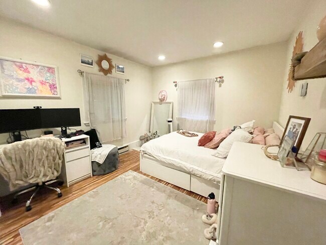 Foto del edificio - 378 E 8th St