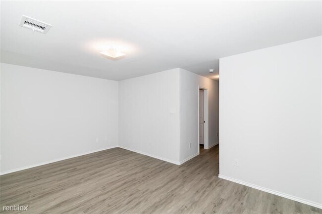 Building Photo - 4 br, 2.5 bath House - 4910 Banyan Tree Trl