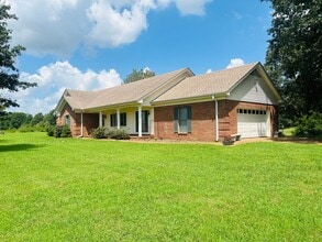 Building Photo - 3360 Tomlin Rd