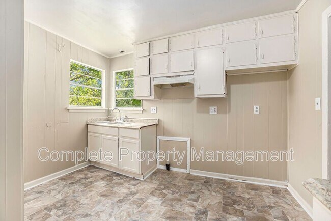Building Photo - 2737 24th St SW