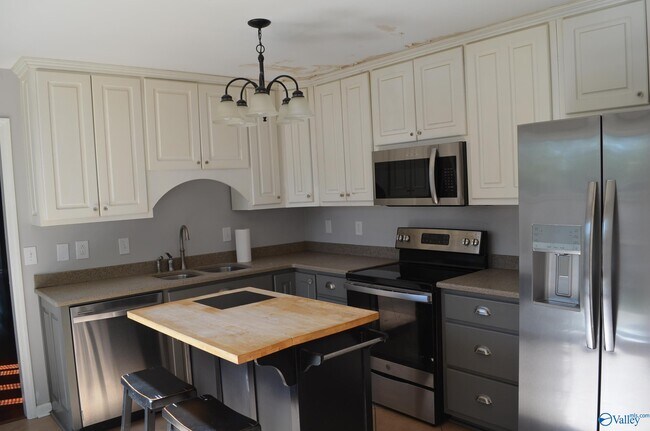 Foto del edificio - 2136 Eastbrook SE